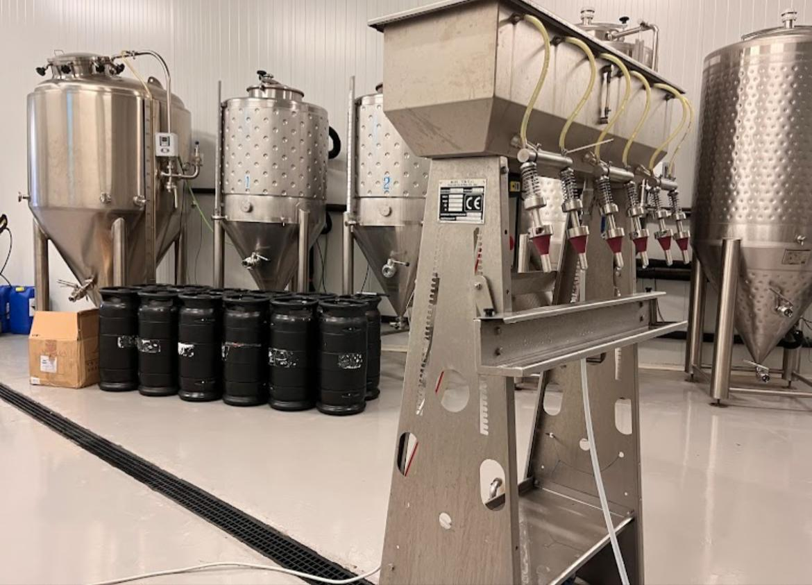 Fábrica de Tercer Tiempo: tanques y llenadora